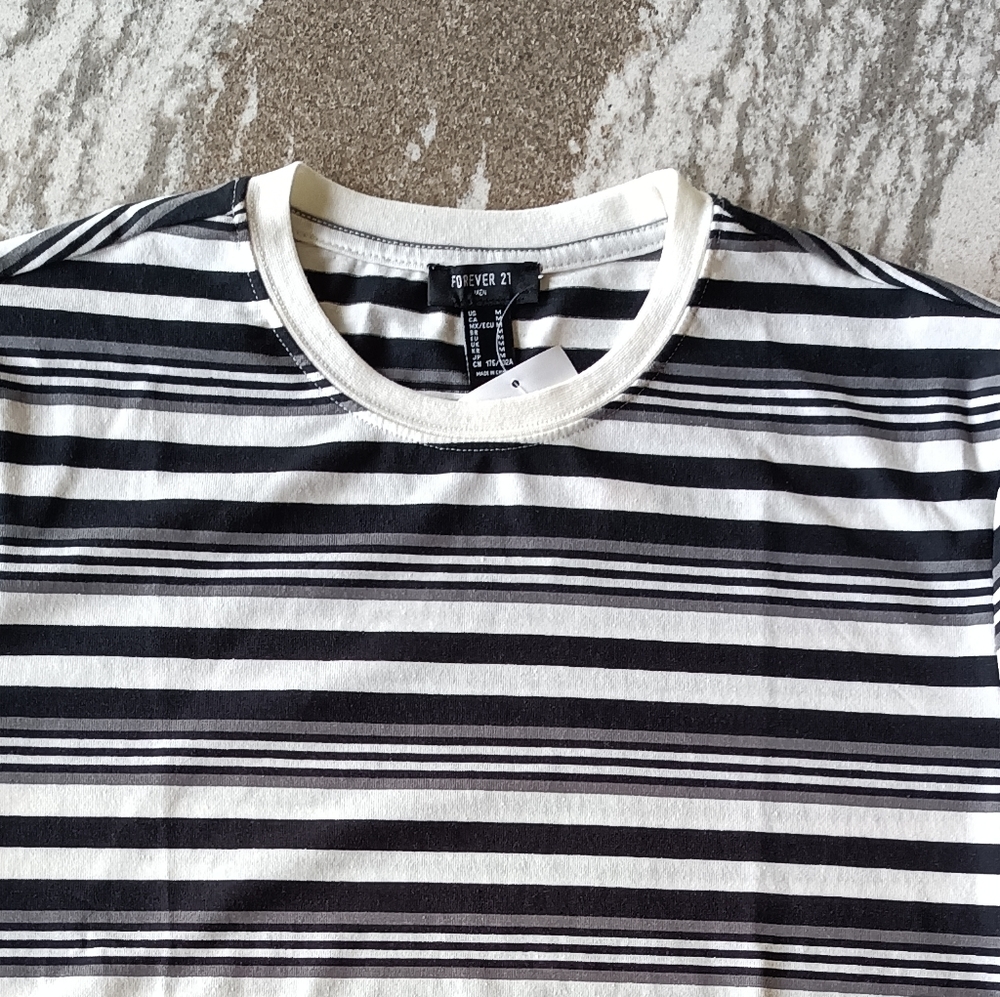 Forever 21 Men's Striped T-shirt New Size Medium